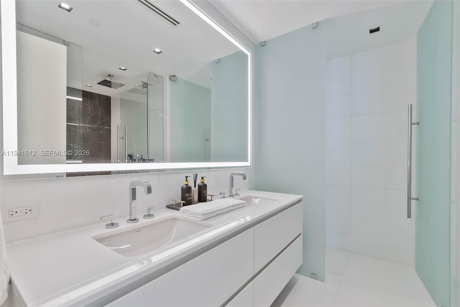 image Aston Martin Residences24