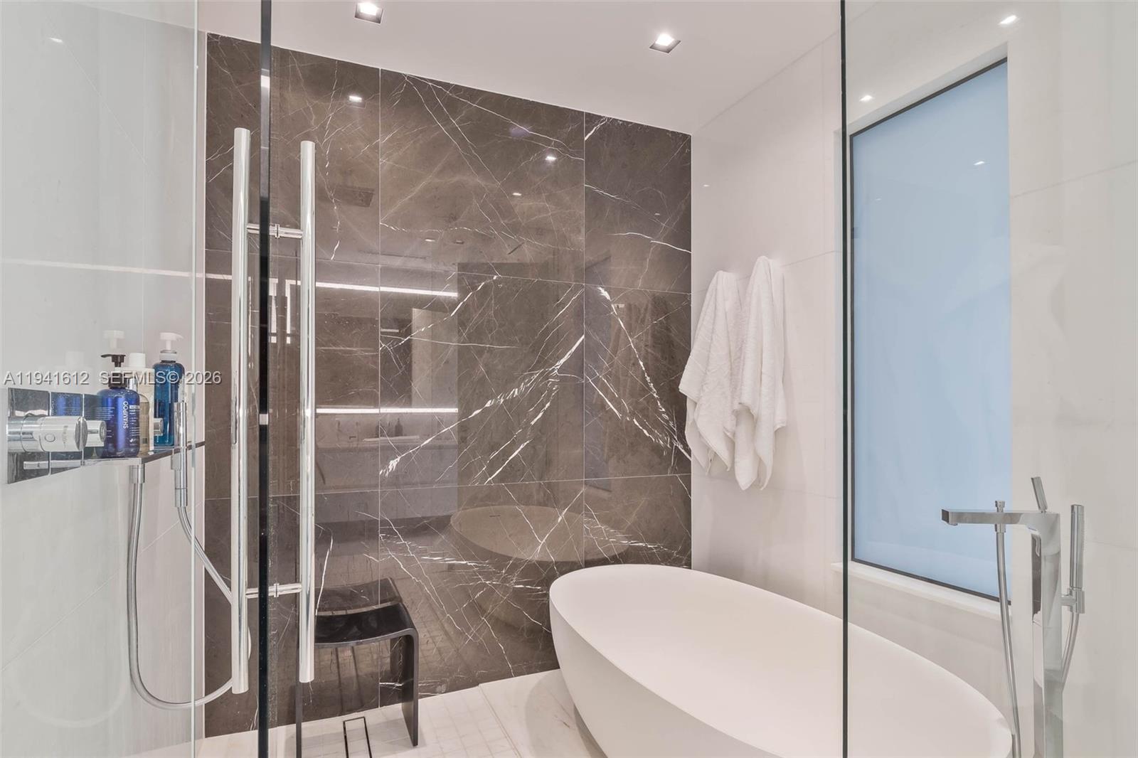 image Aston Martin Residences25