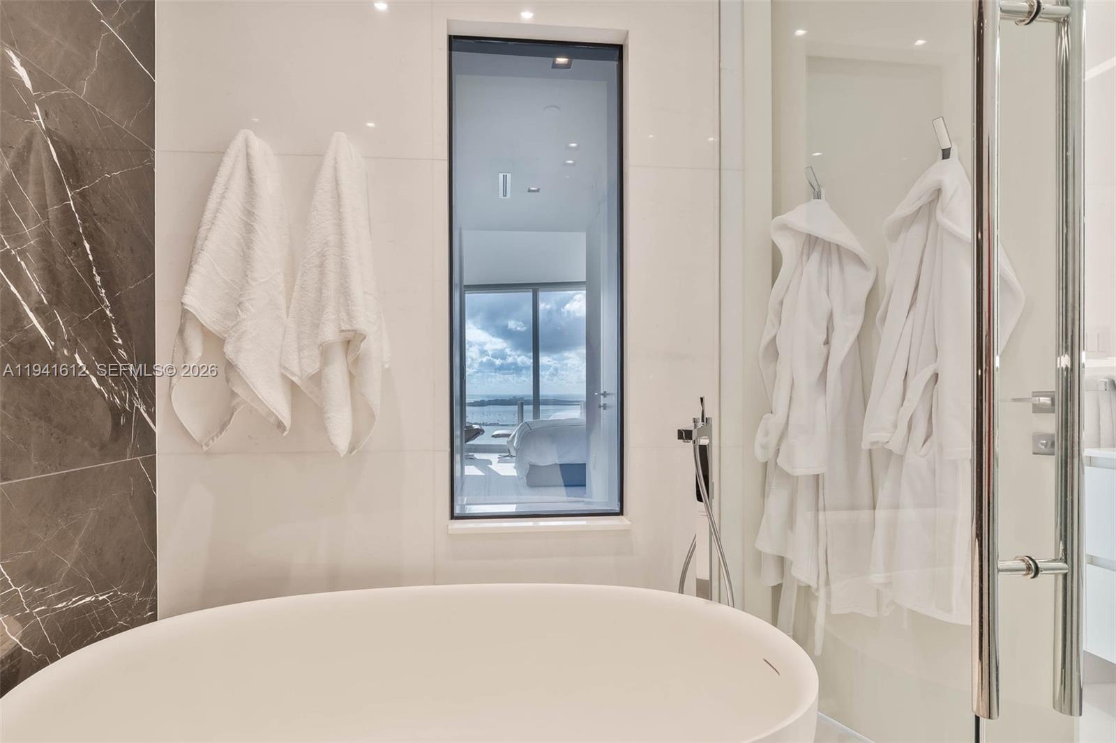 image Aston Martin Residences26