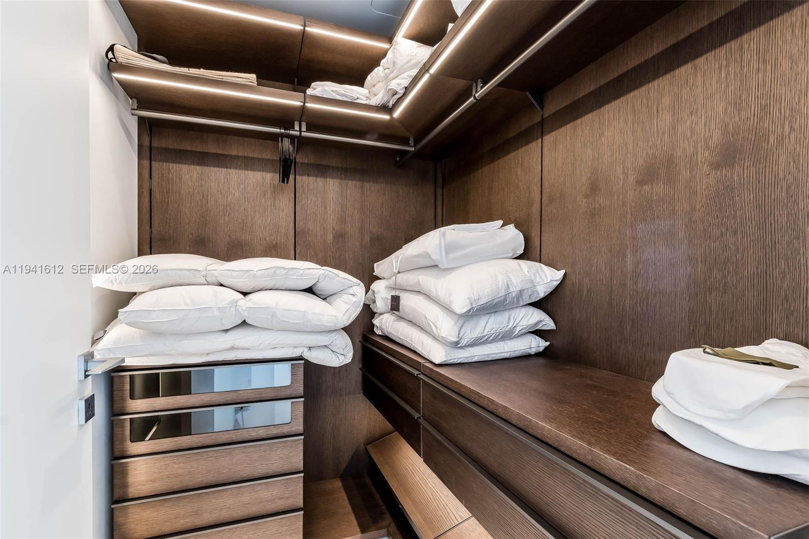 image Aston Martin Residences32