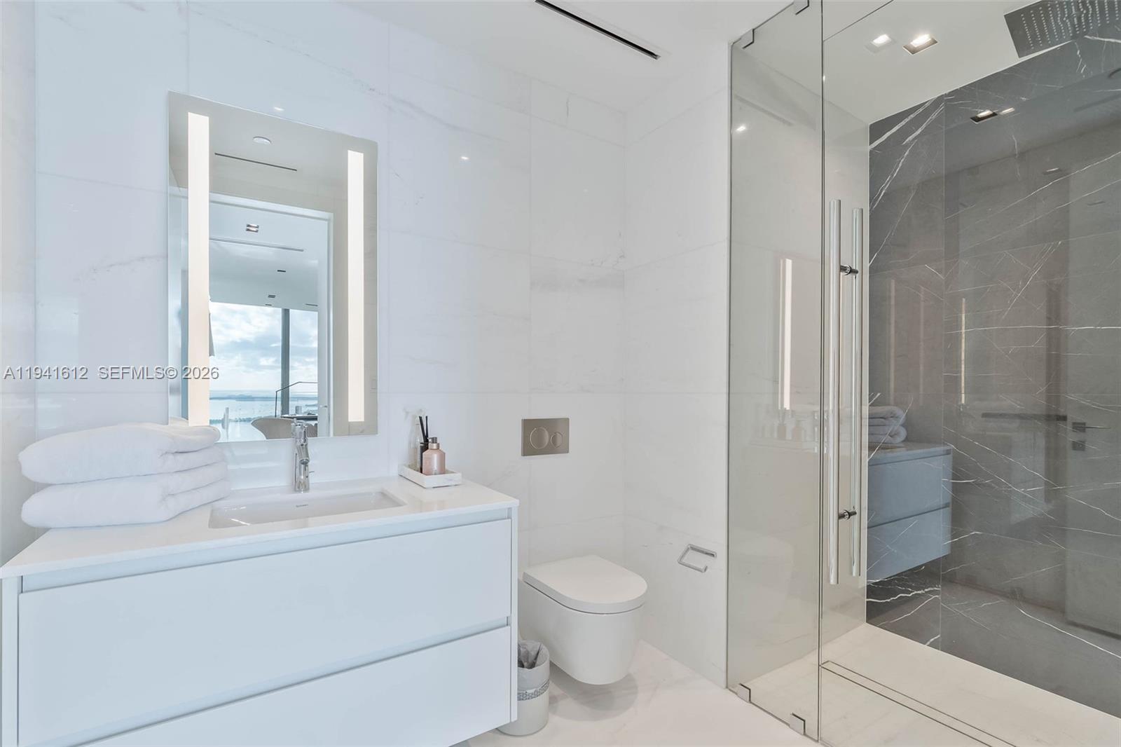 image Aston Martin Residences33