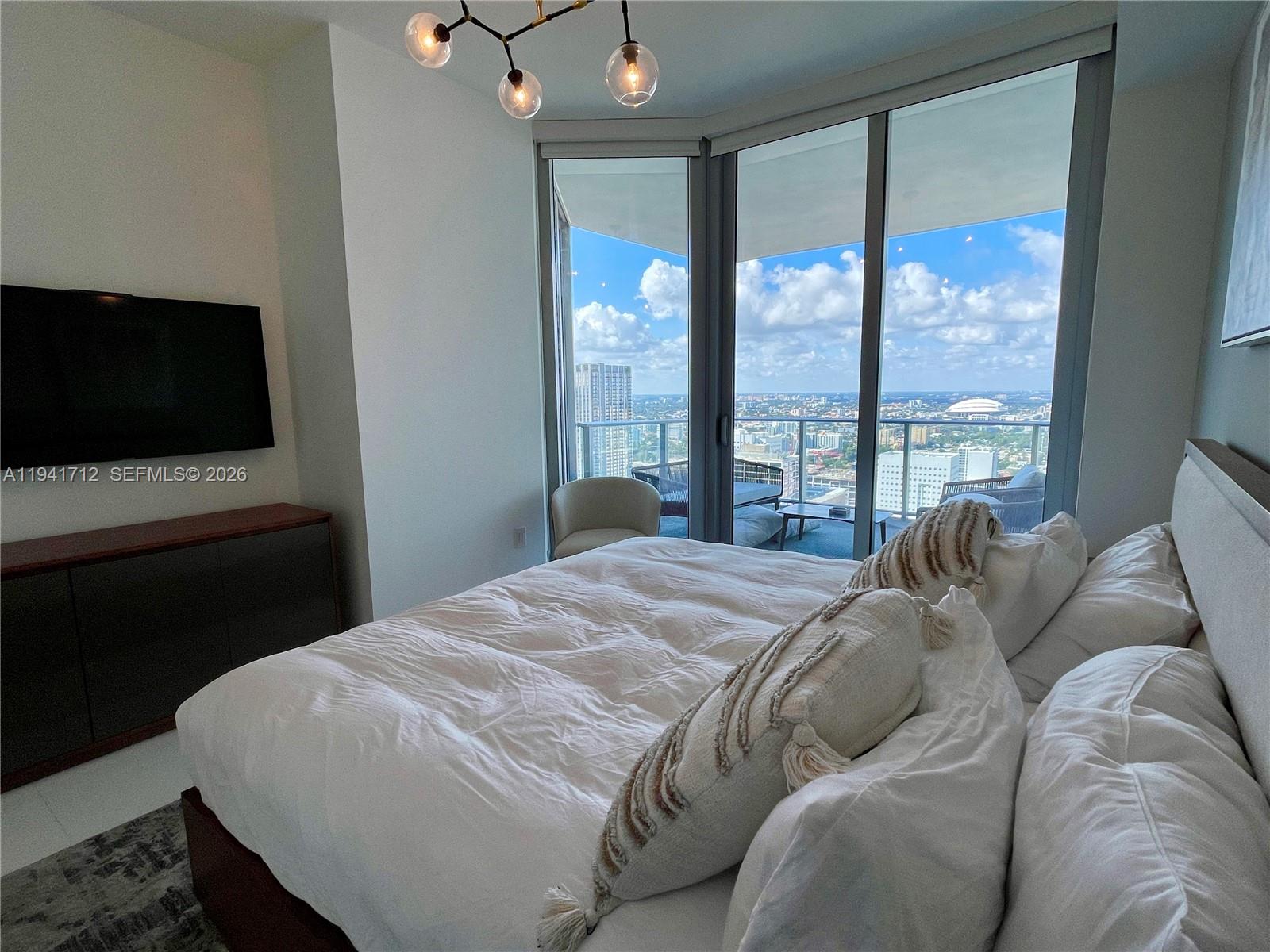 image Paramount Worldcenter9