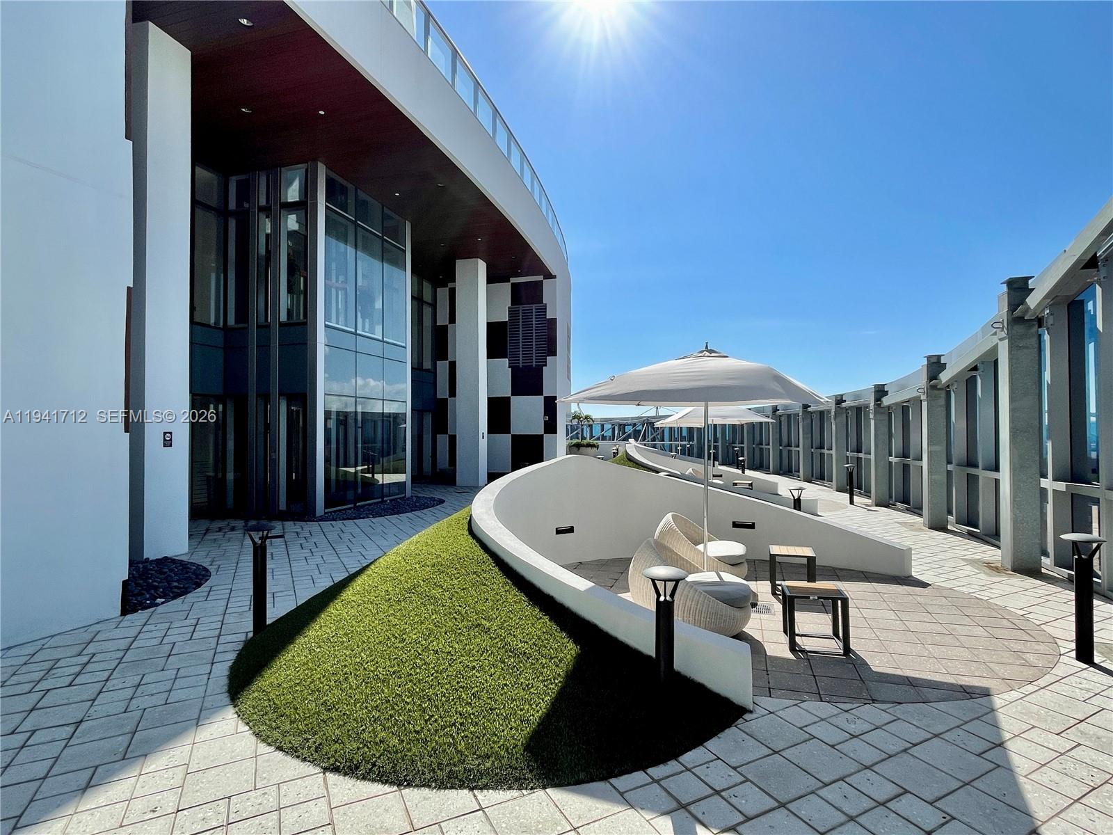 image Paramount Worldcenter30