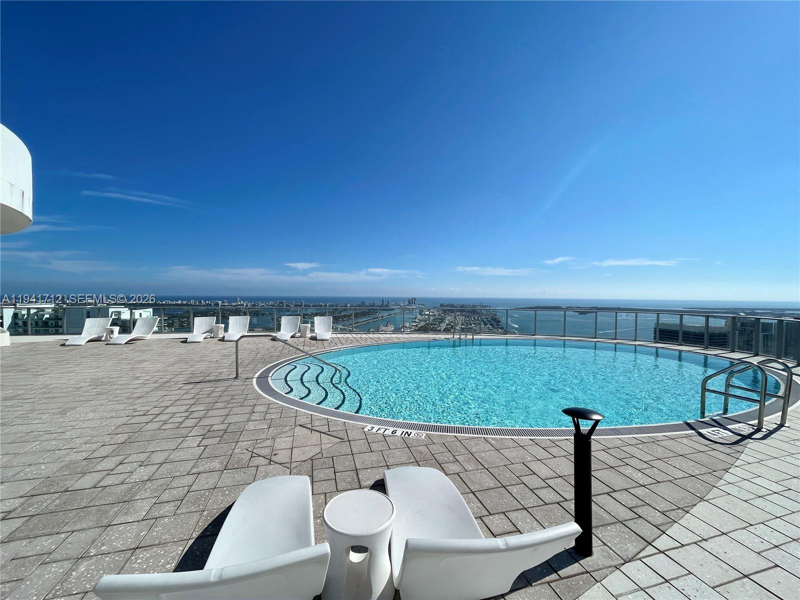 image Paramount Worldcenter32