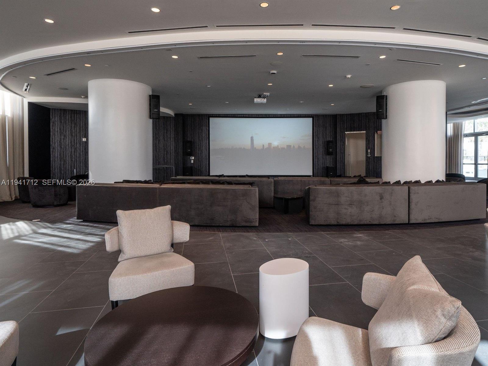 image Paramount Worldcenter43