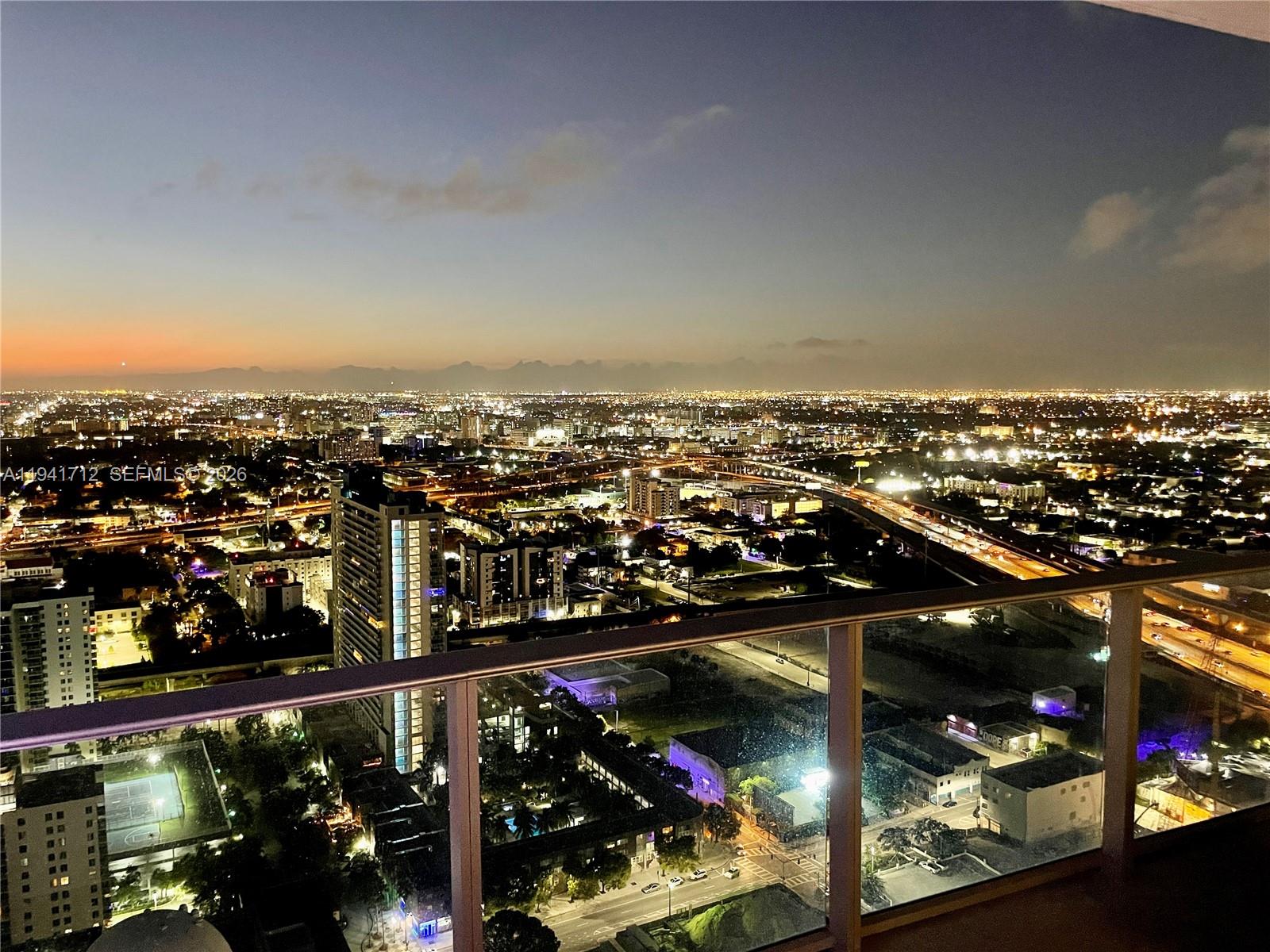 image Paramount Worldcenter67