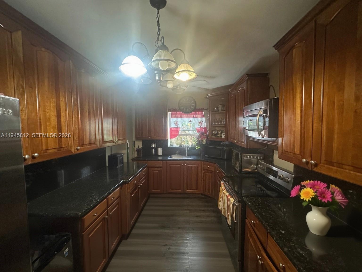 410 NW 98th St Miami, FL 33150