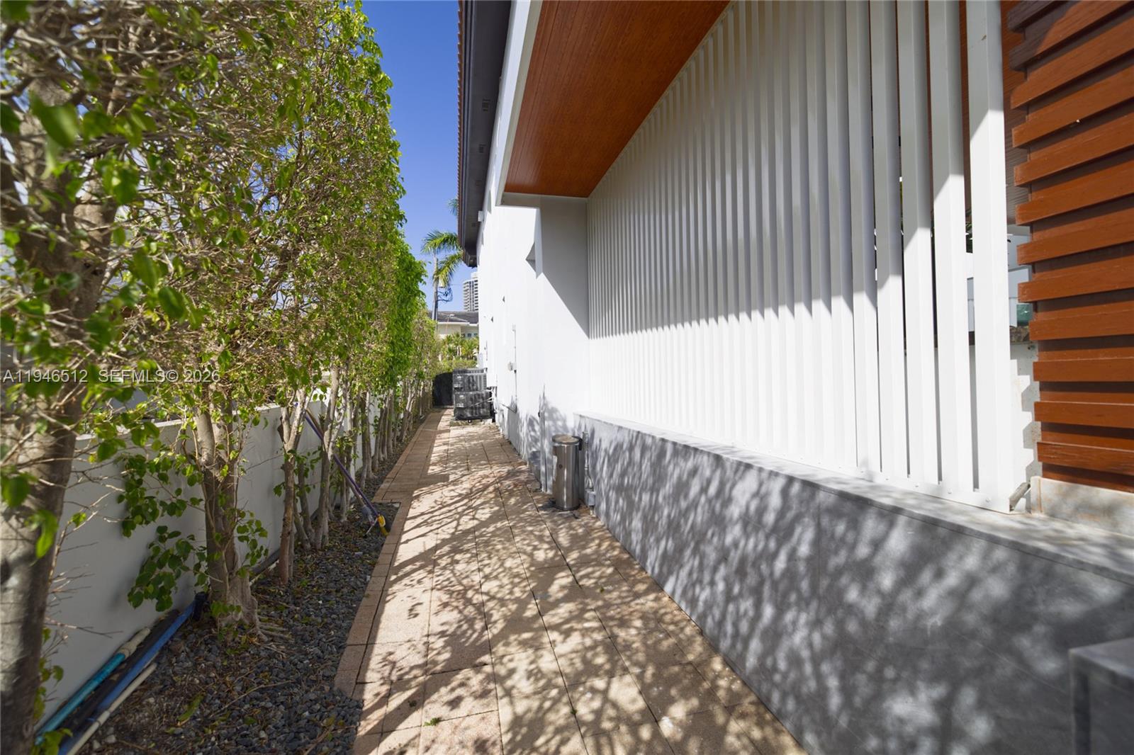 3368 NE 169th St North Miami Beach, FL 33160