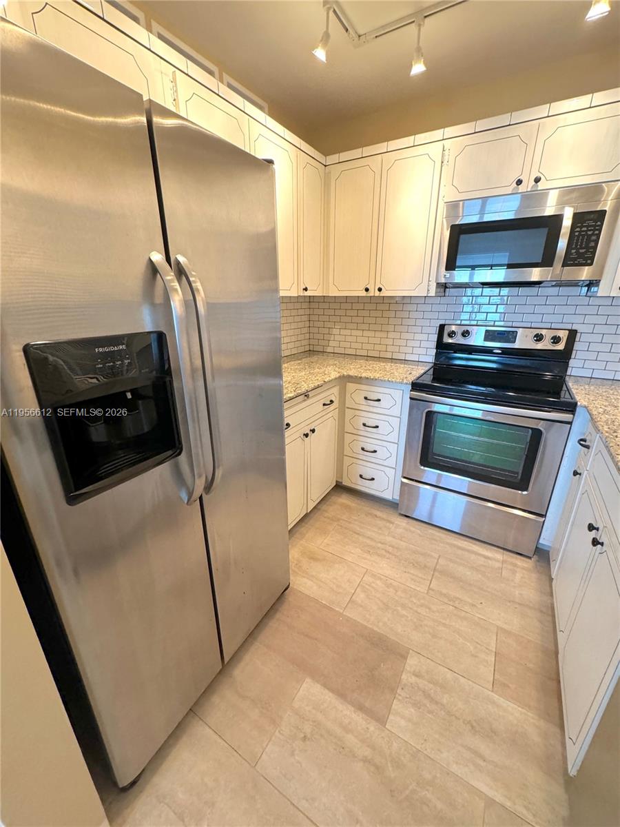 2800 NE 28th St #14 Lighthouse Point, FL 33064