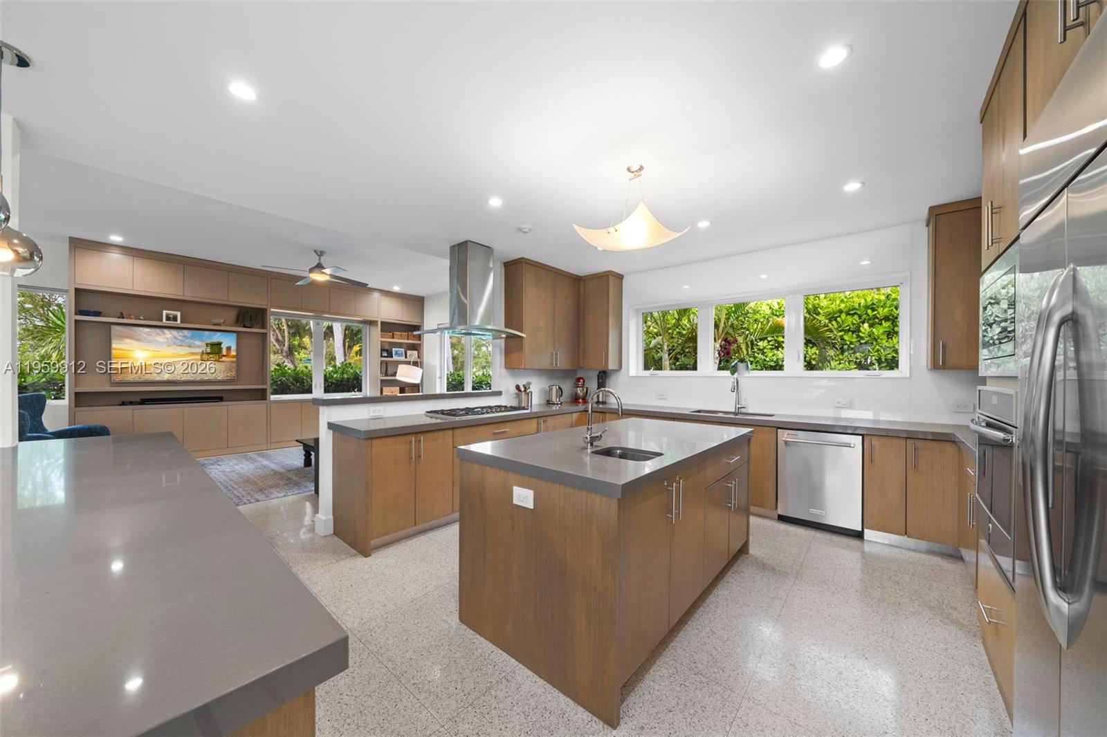 4595 N Jefferson Ave Miami Beach, FL 33140