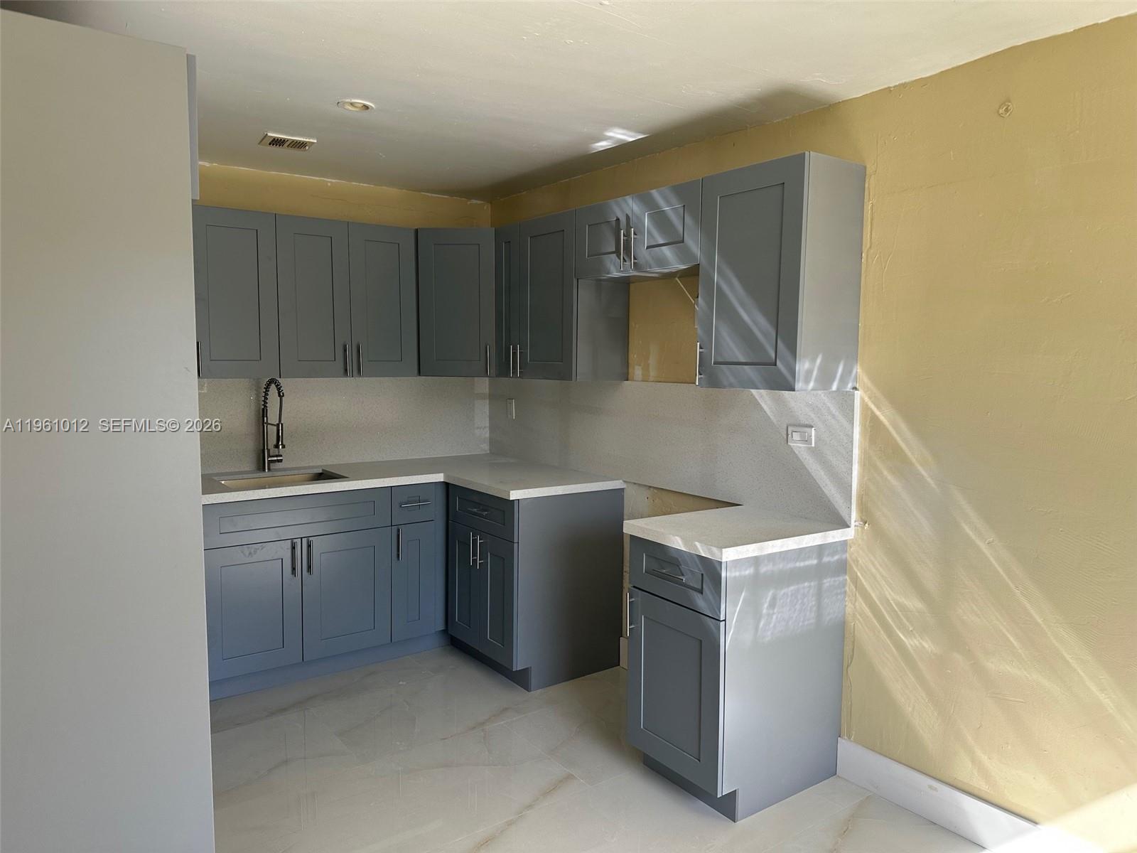 1655 NW 116th St #front Miami, FL 33167