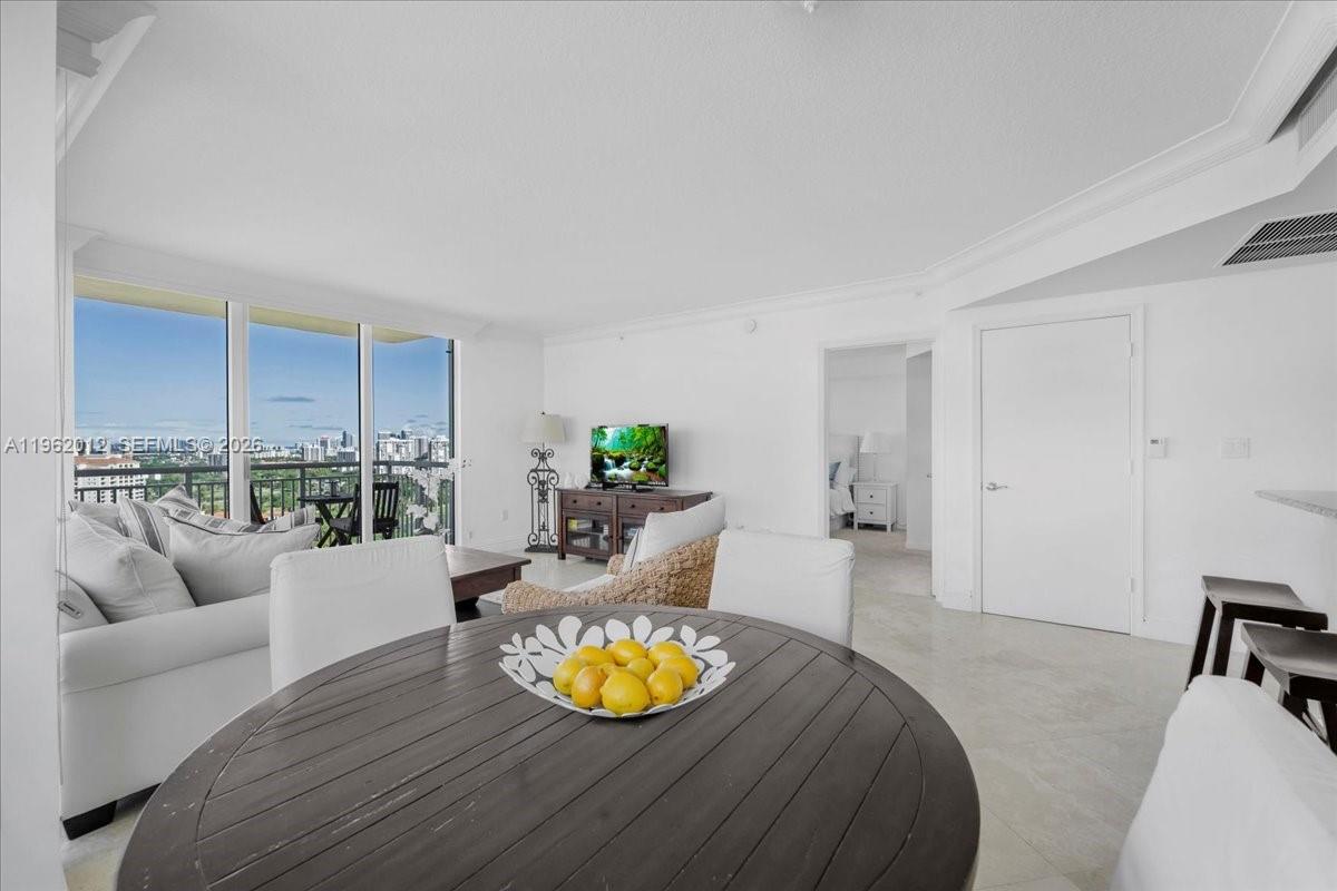 19501 W Country Clb Dr #2513 Aventura, FL 33180