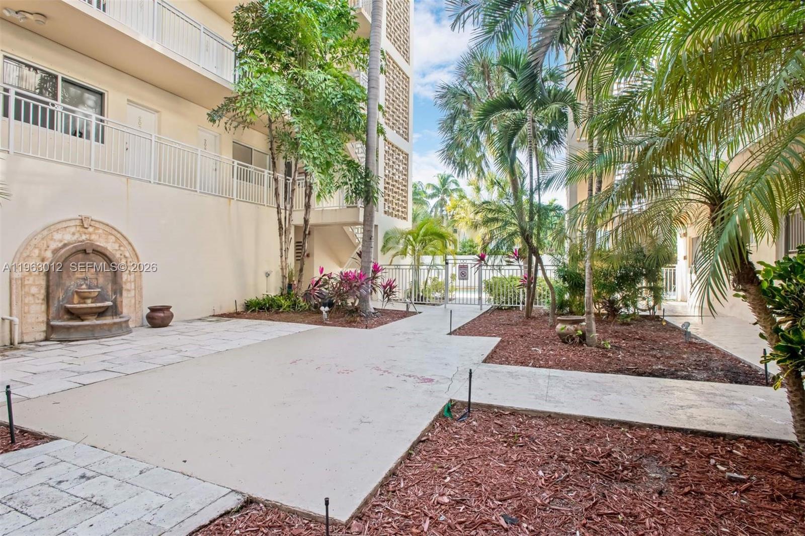 10001 W Bay Hbr Dr #208 Bay Harbor Islands, FL 33154