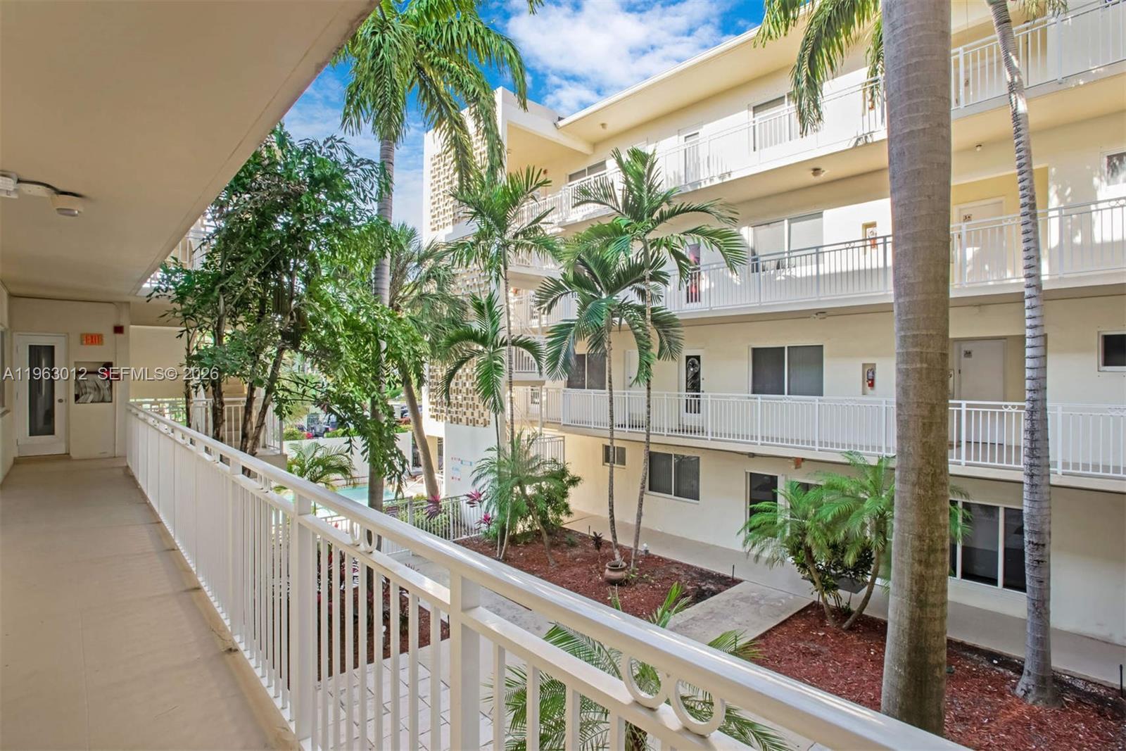 10001 W Bay Hbr Dr #208 Bay Harbor Islands, FL 33154
