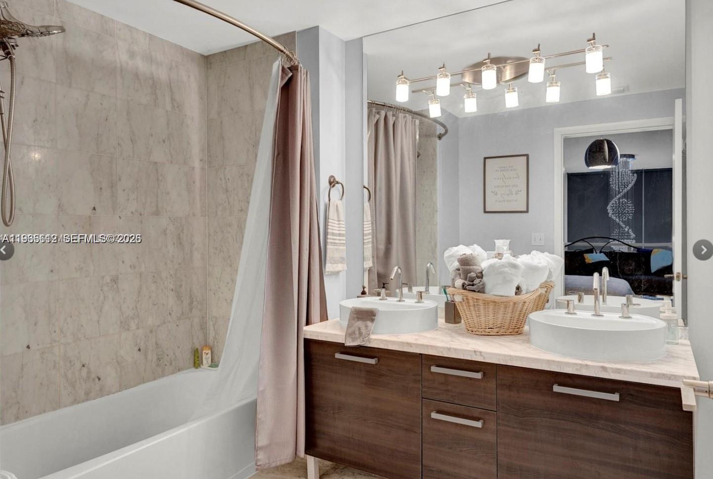 image Vizcayne North24