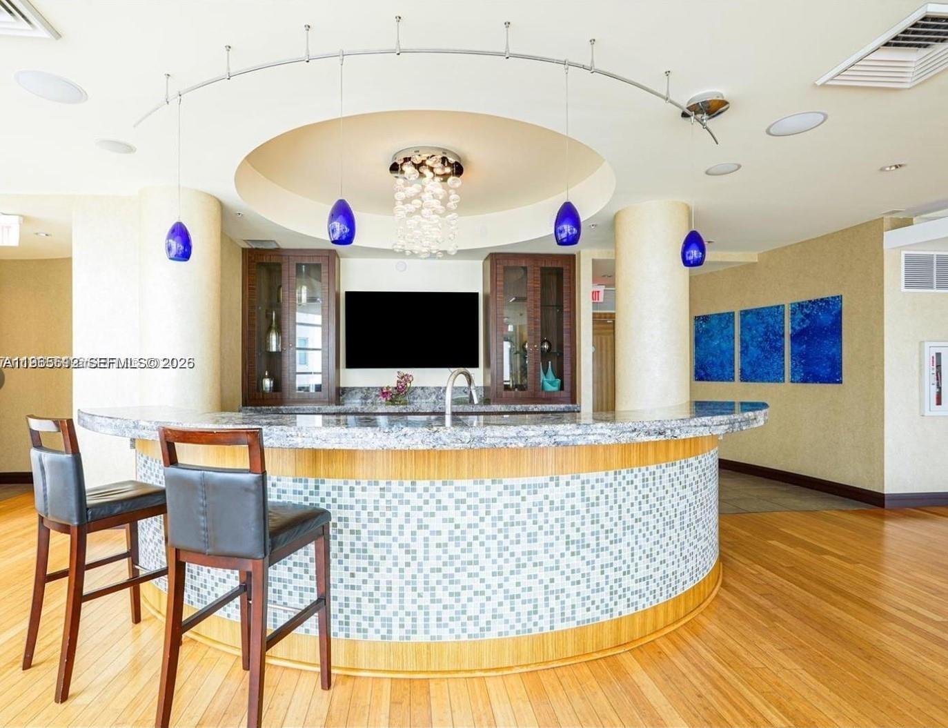 image Vizcayne North29