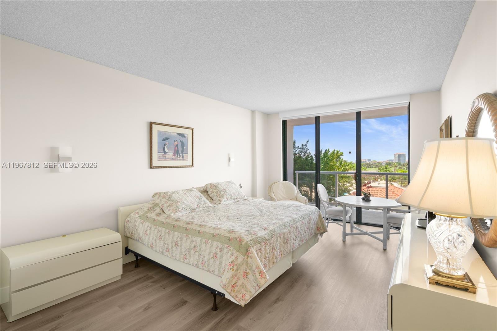 image Hamptons West33