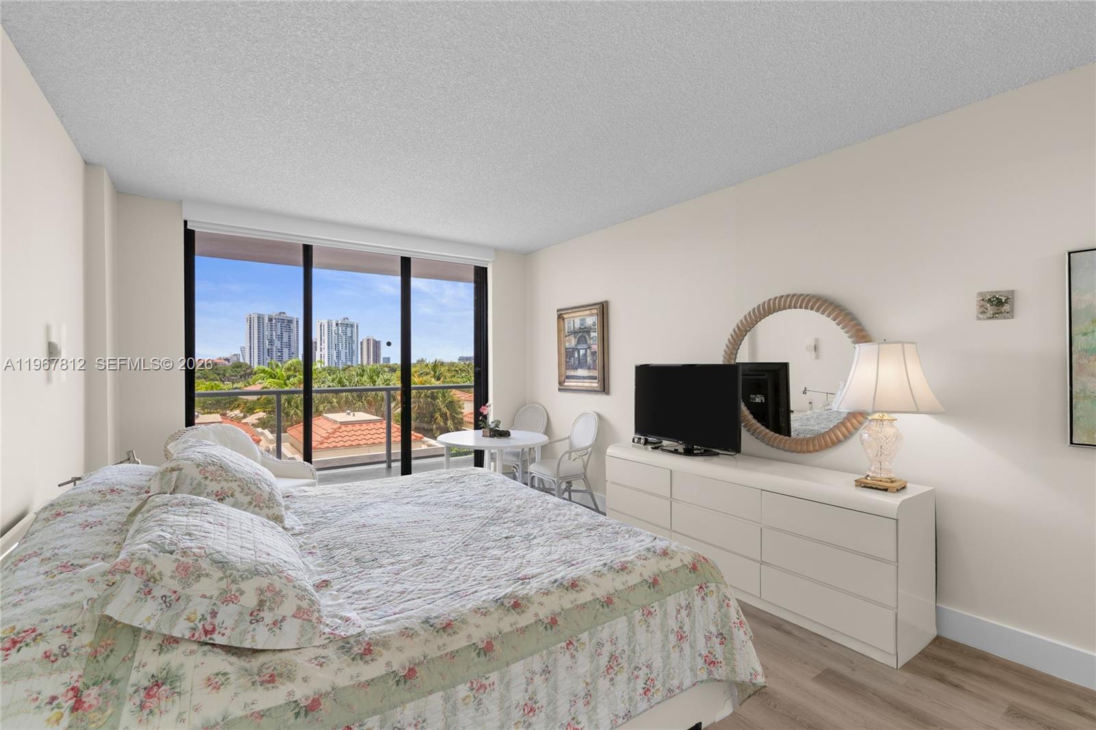 image Hamptons West35