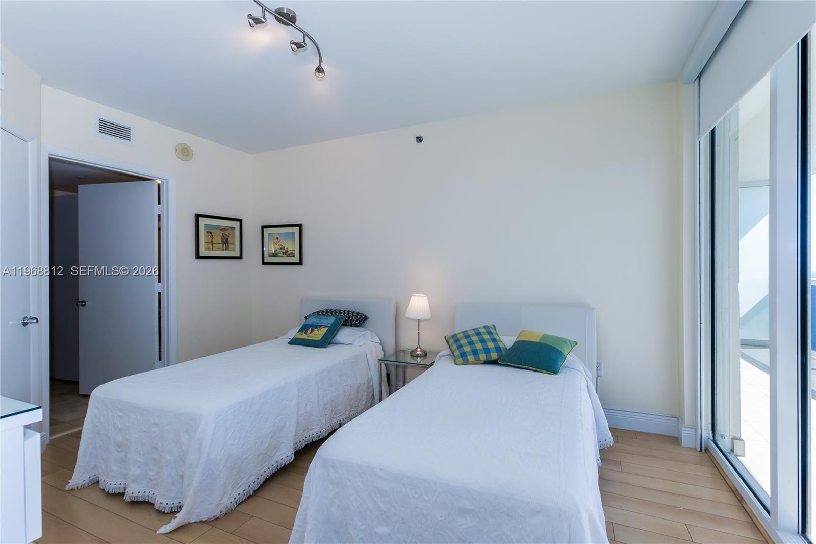 image Beach Club 215