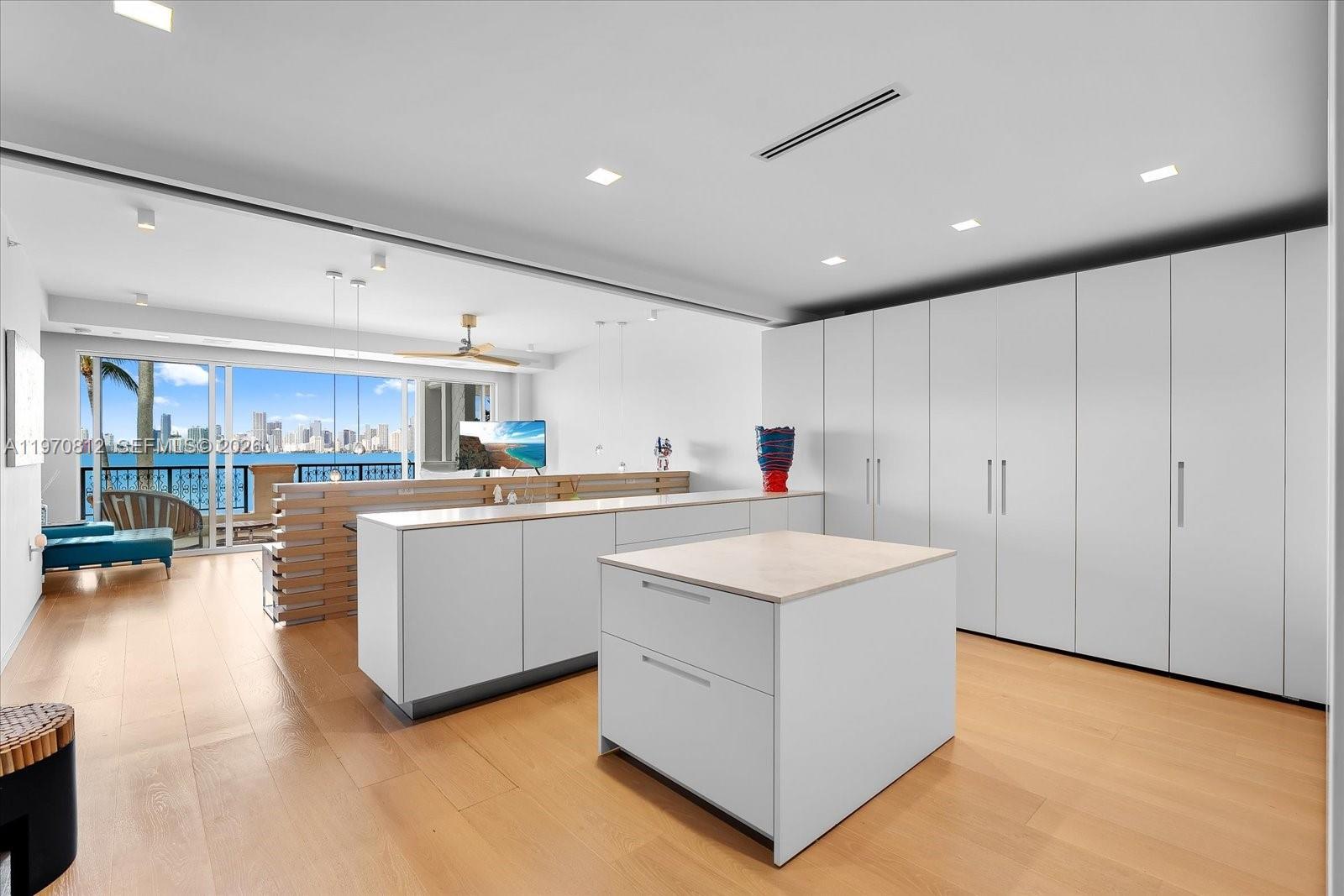 4921 Fisher Is Dr #4921 Miami Beach, FL 33109