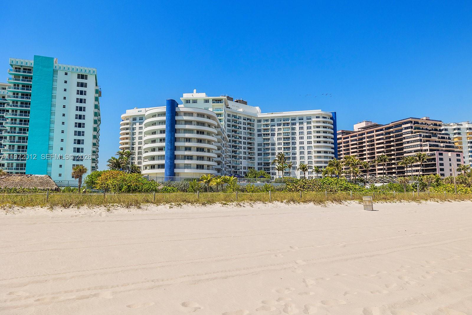 5161 Collins Ave #910