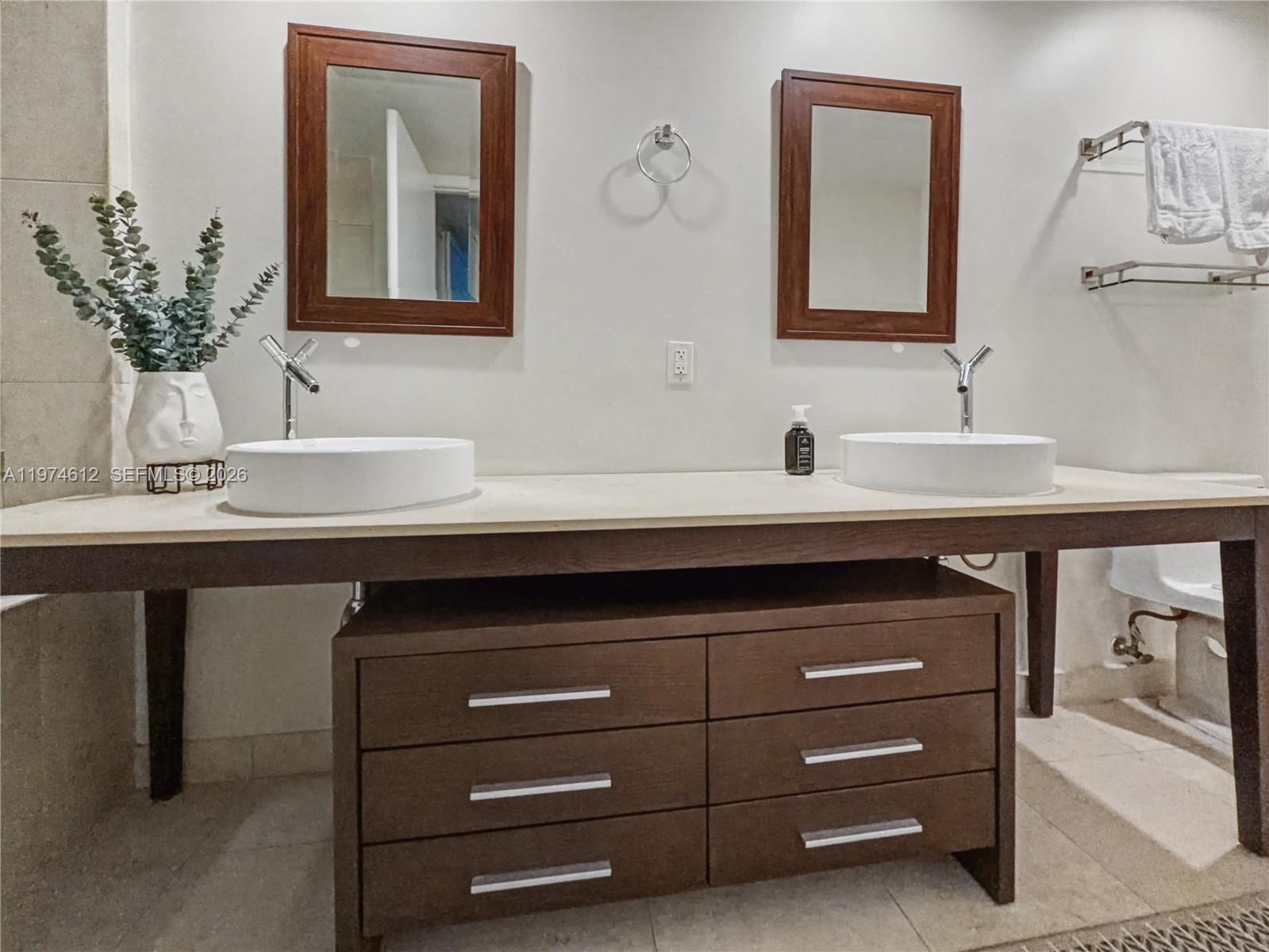 image Icon Brickell I14