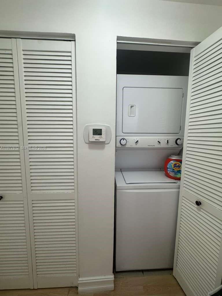 185 SE 14th Ter #812 Miami, FL 33131