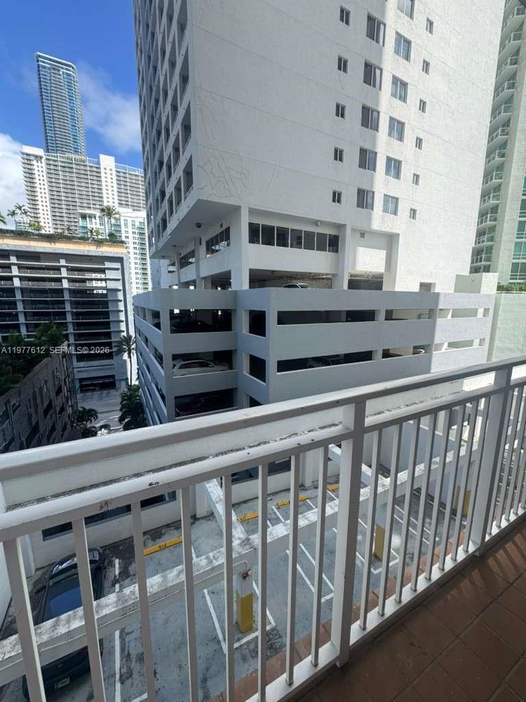 185 SE 14th Ter #812 Miami, FL 33131