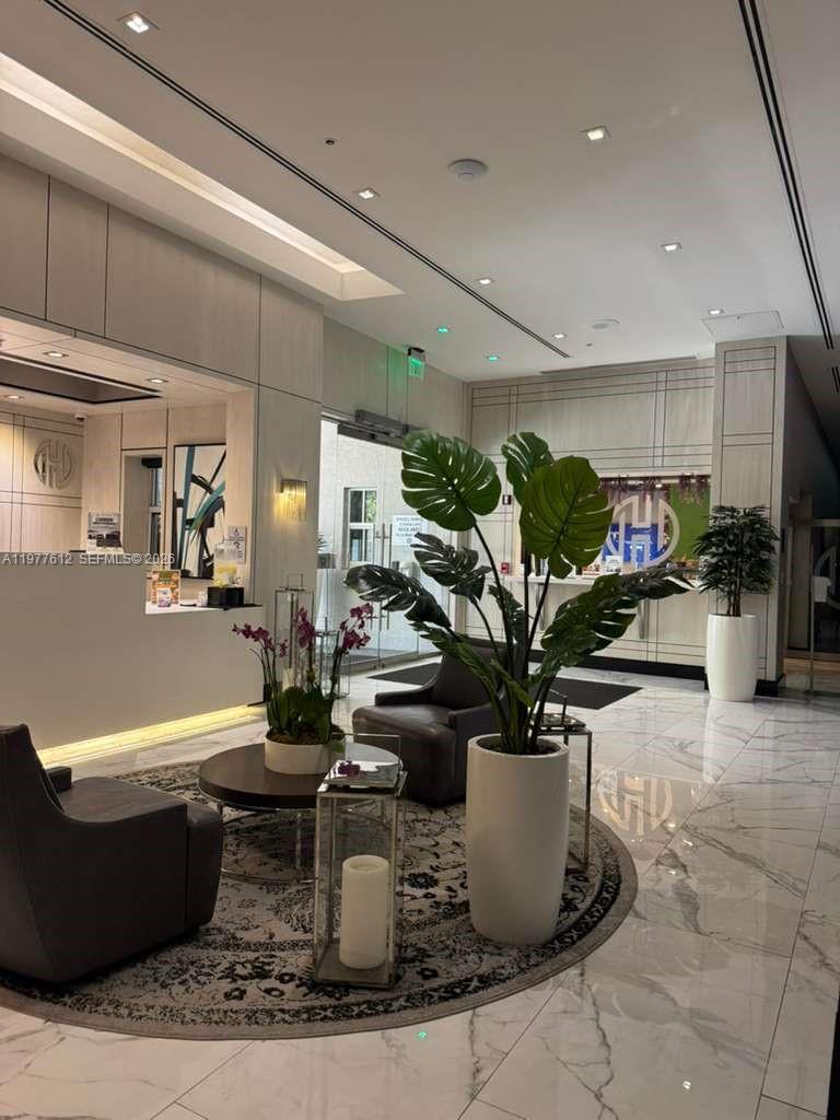 185 SE 14th Ter #812 Miami, FL 33131