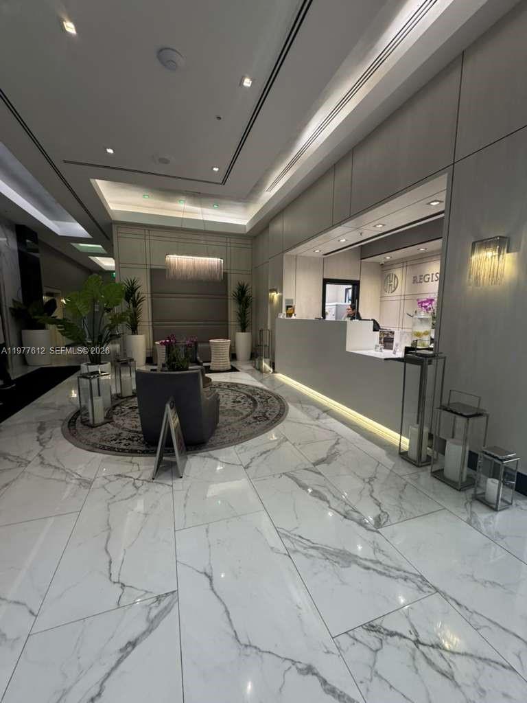 185 SE 14th Ter #812 Miami, FL 33131