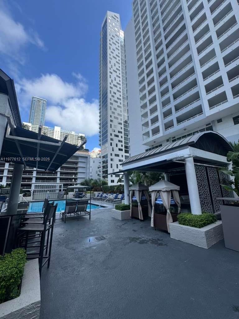 185 SE 14th Ter #812 Miami, FL 33131