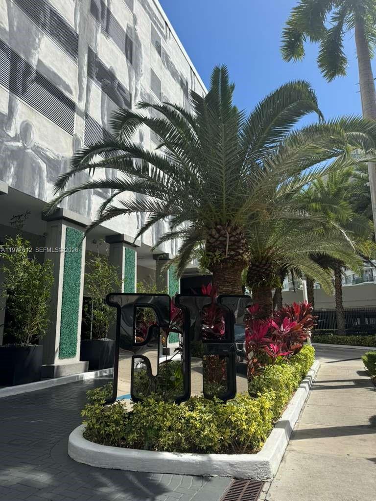 185 SE 14th Ter #812 Miami, FL 33131