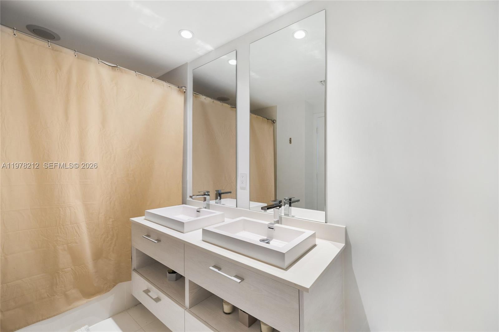 45 SW 9th St #1904 Miami, FL 33130