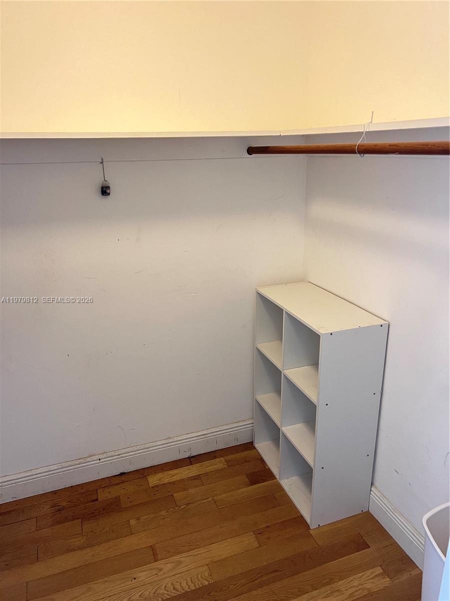 221 Meridian Ave #305 Miami Beach, FL 33139