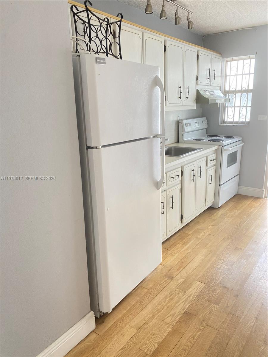 221 Meridian Ave #305 Miami Beach, FL 33139