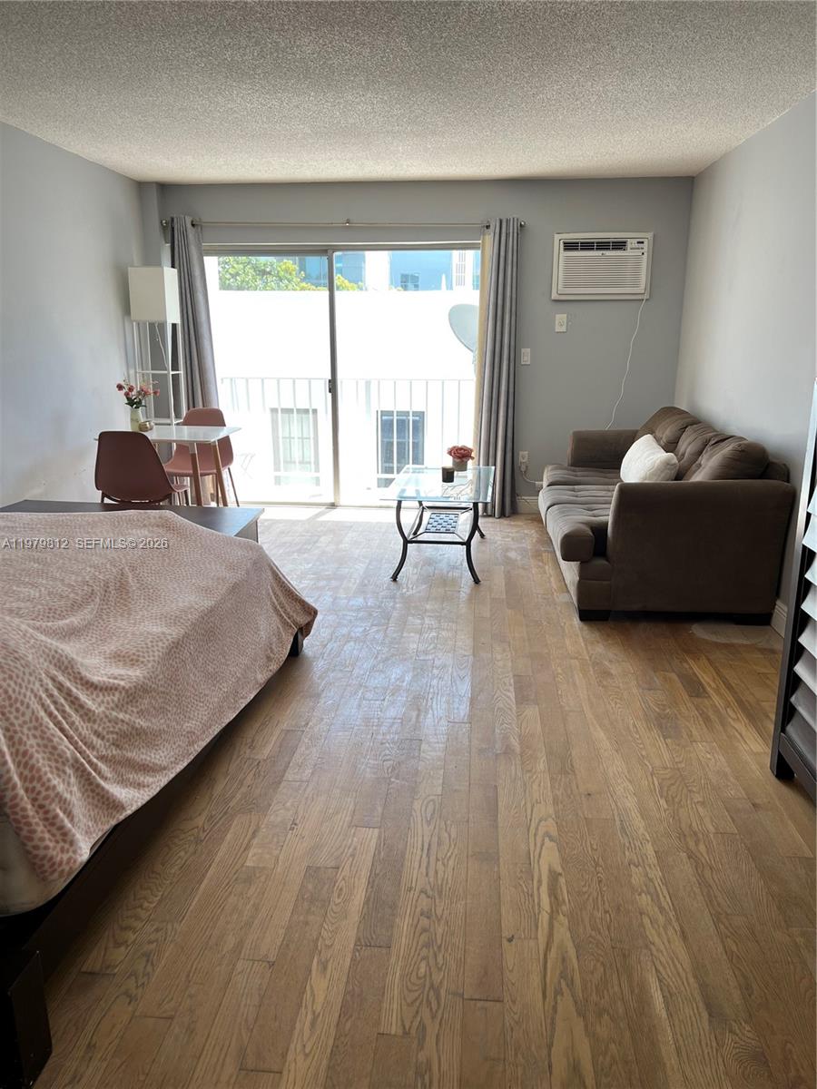 221 Meridian Ave #305 Miami Beach, FL 33139