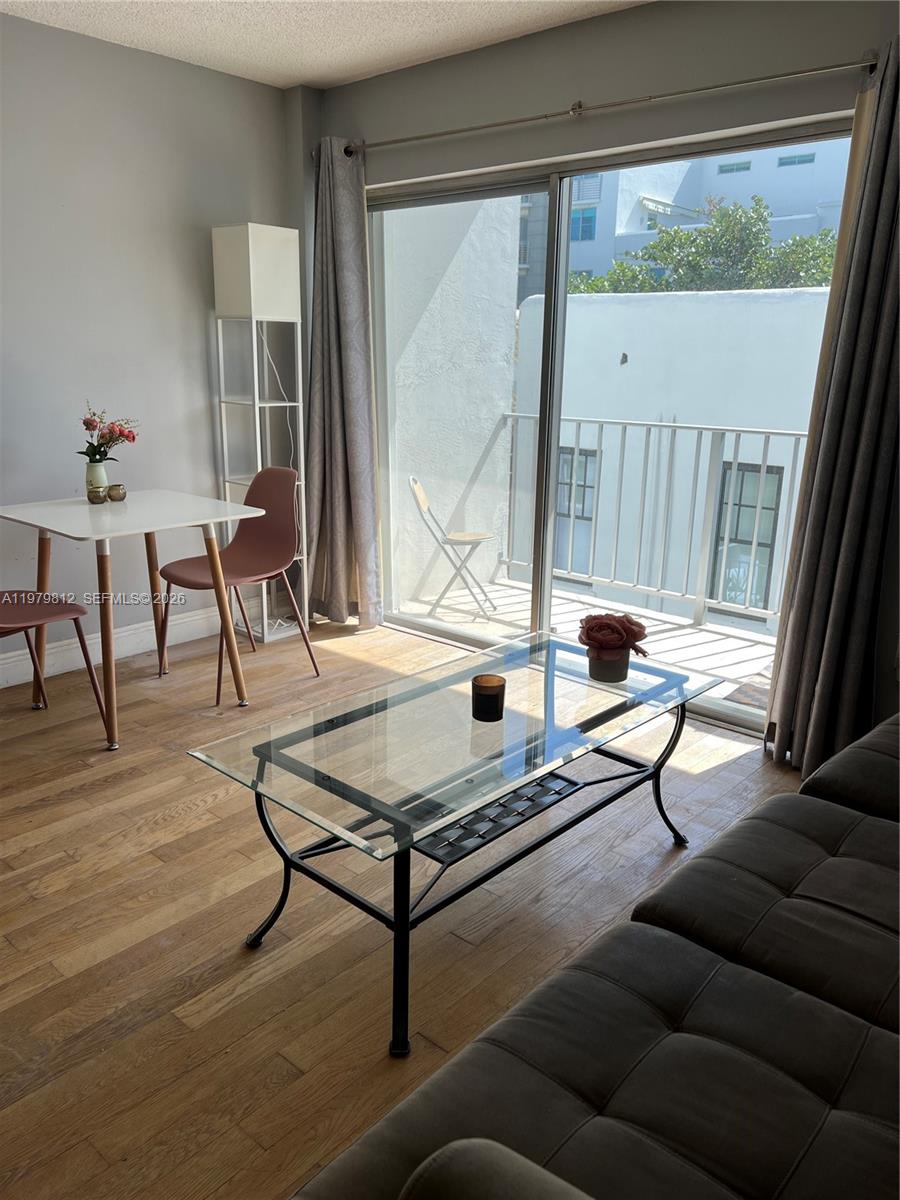 221 Meridian Ave #305 Miami Beach, FL 33139