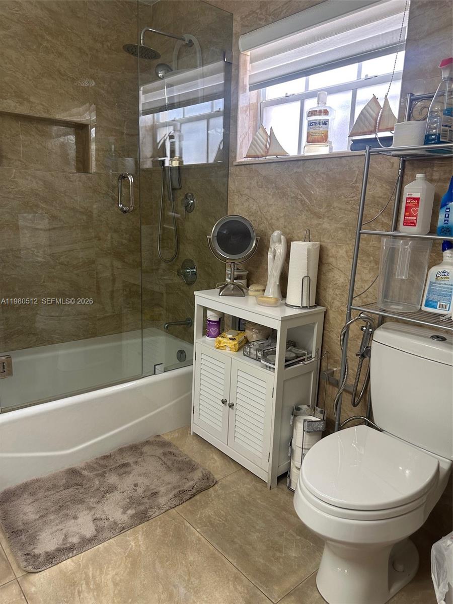 2501 W 73rd Pl Hialeah, FL 33016