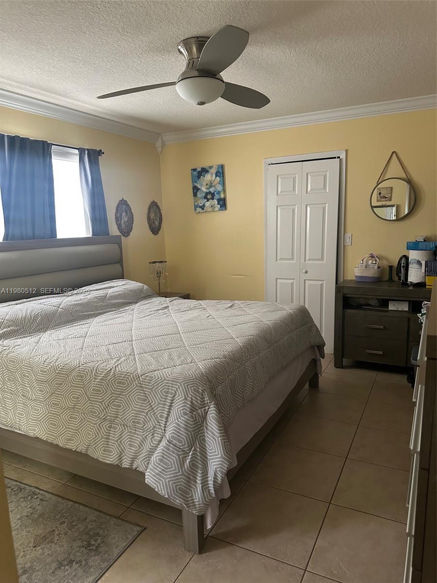 2501 W 73rd Pl Hialeah, FL 33016