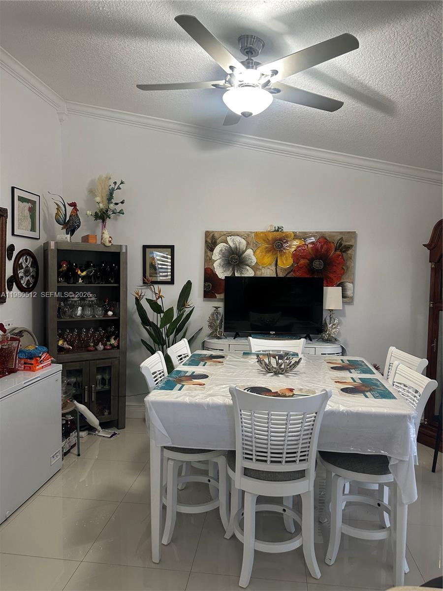 2501 W 73rd Pl Hialeah, FL 33016