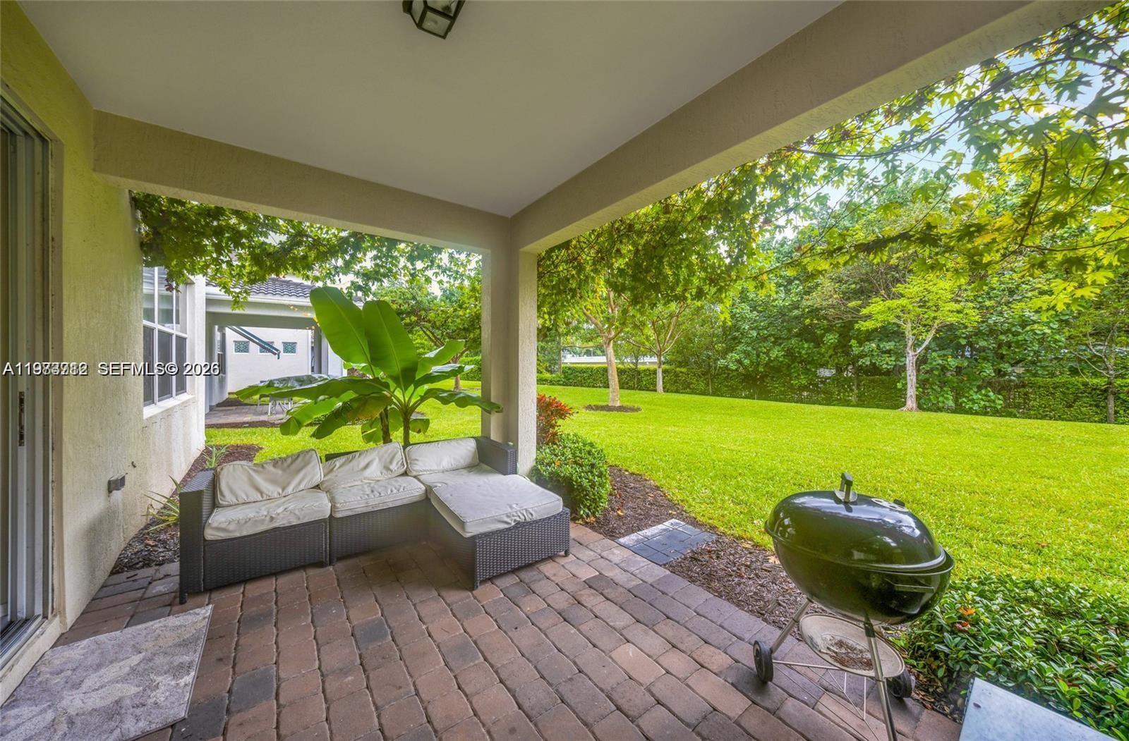 932 Banyan Dr Hollywood, FL 33021