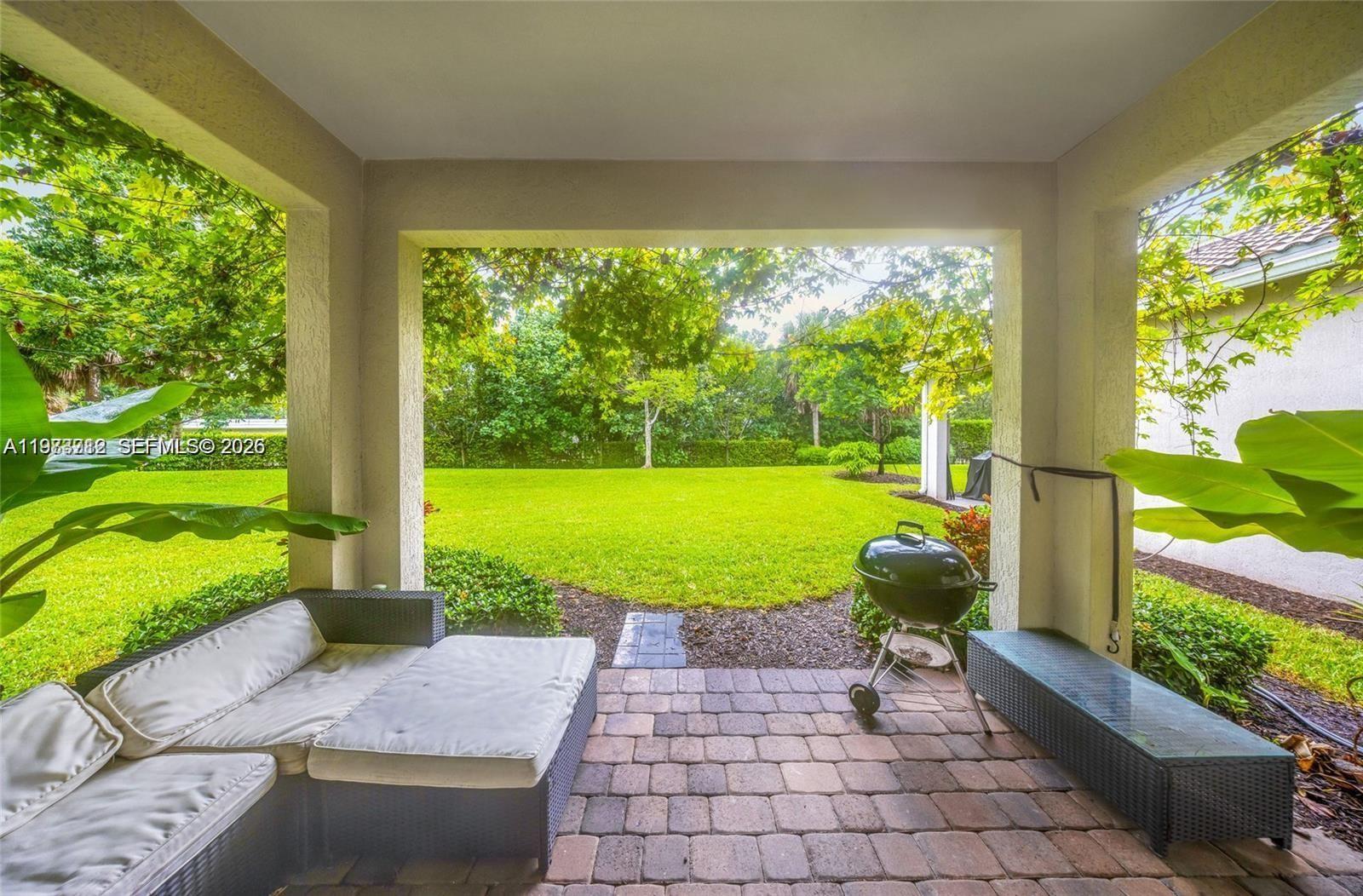 932 Banyan Dr Hollywood, FL 33021