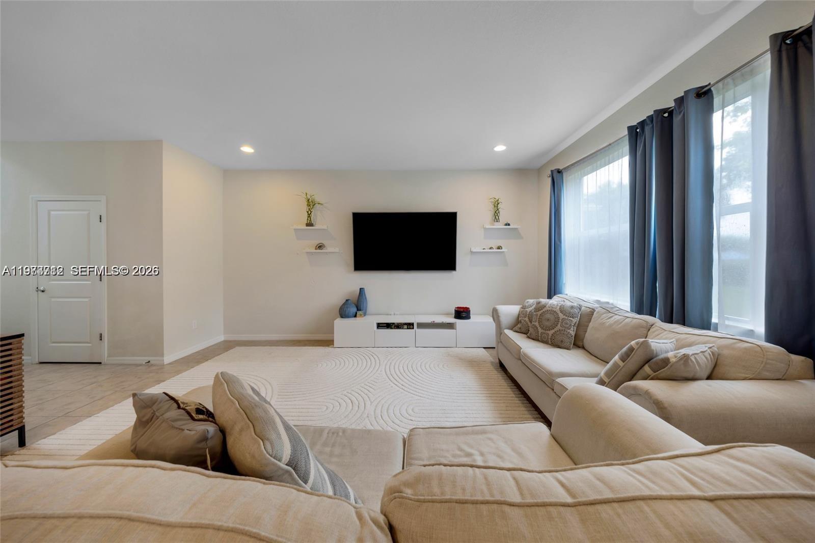 932 Banyan Dr Hollywood, FL 33021