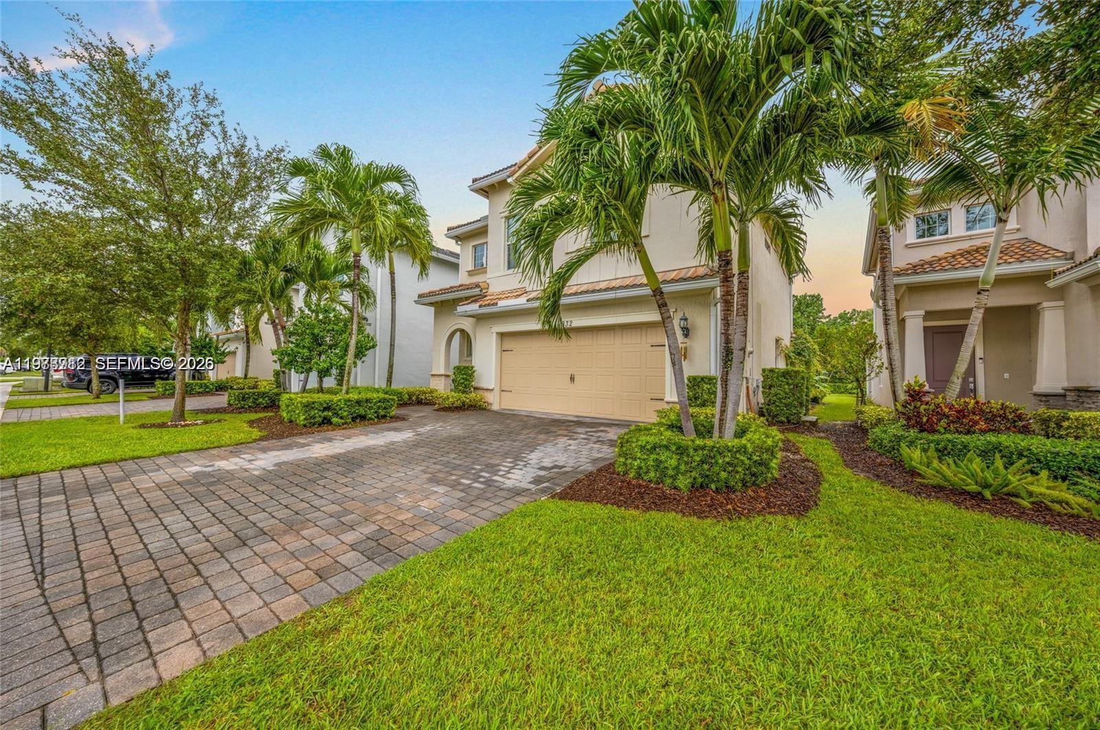932 Banyan Dr Hollywood, FL 33021