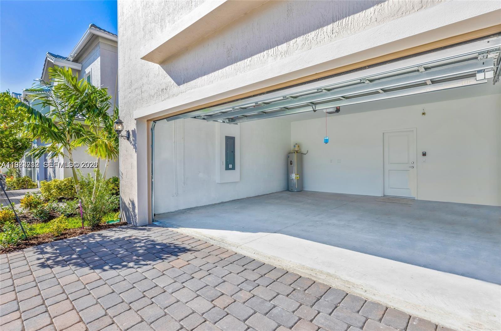 932 Banyan Dr Hollywood, FL 33021