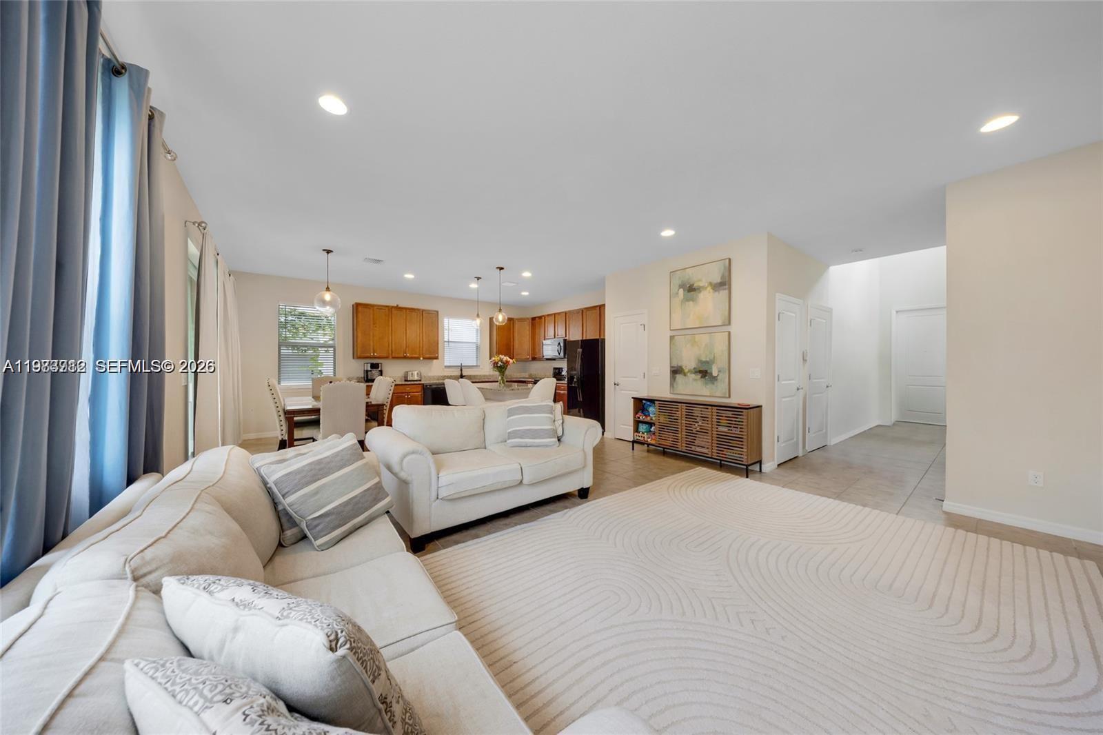 932 Banyan Dr Hollywood, FL 33021