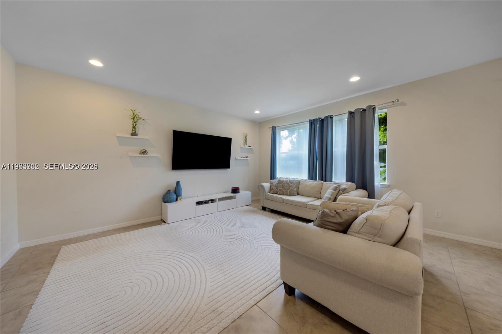 932 Banyan Dr Hollywood, FL 33021