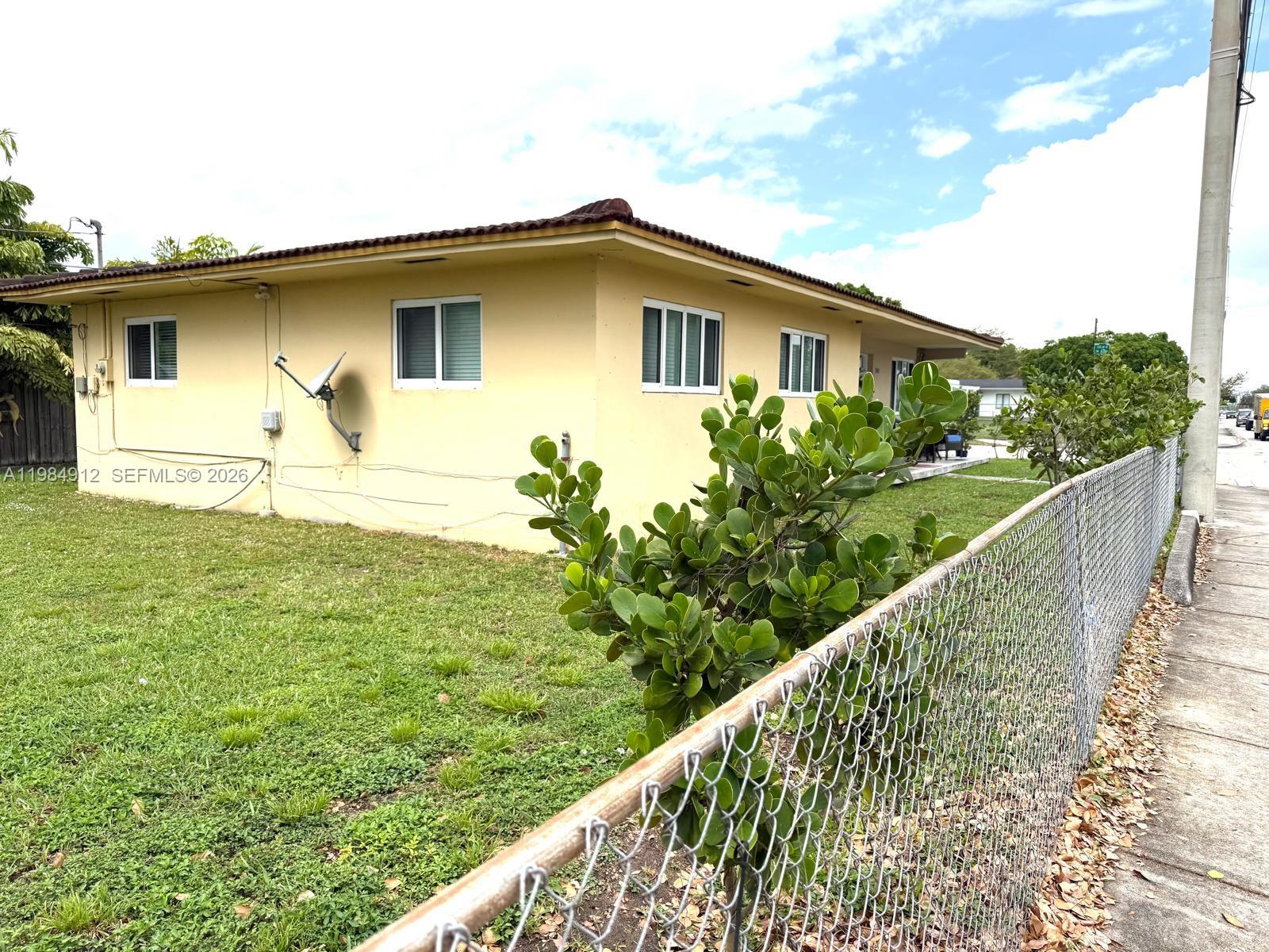 3900 SW 67th Ave Miami, FL 33155