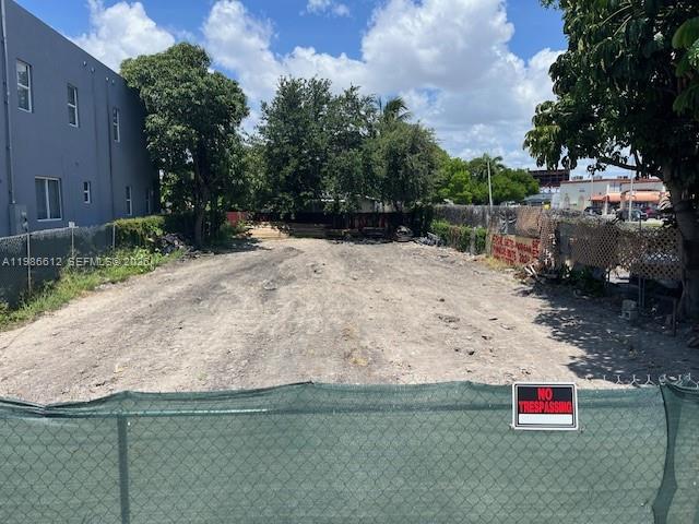 1976 NW 25th Ave Miami, FL 33125