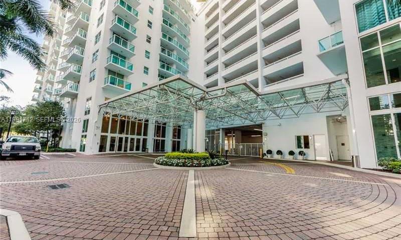 image Brickell on the River North21